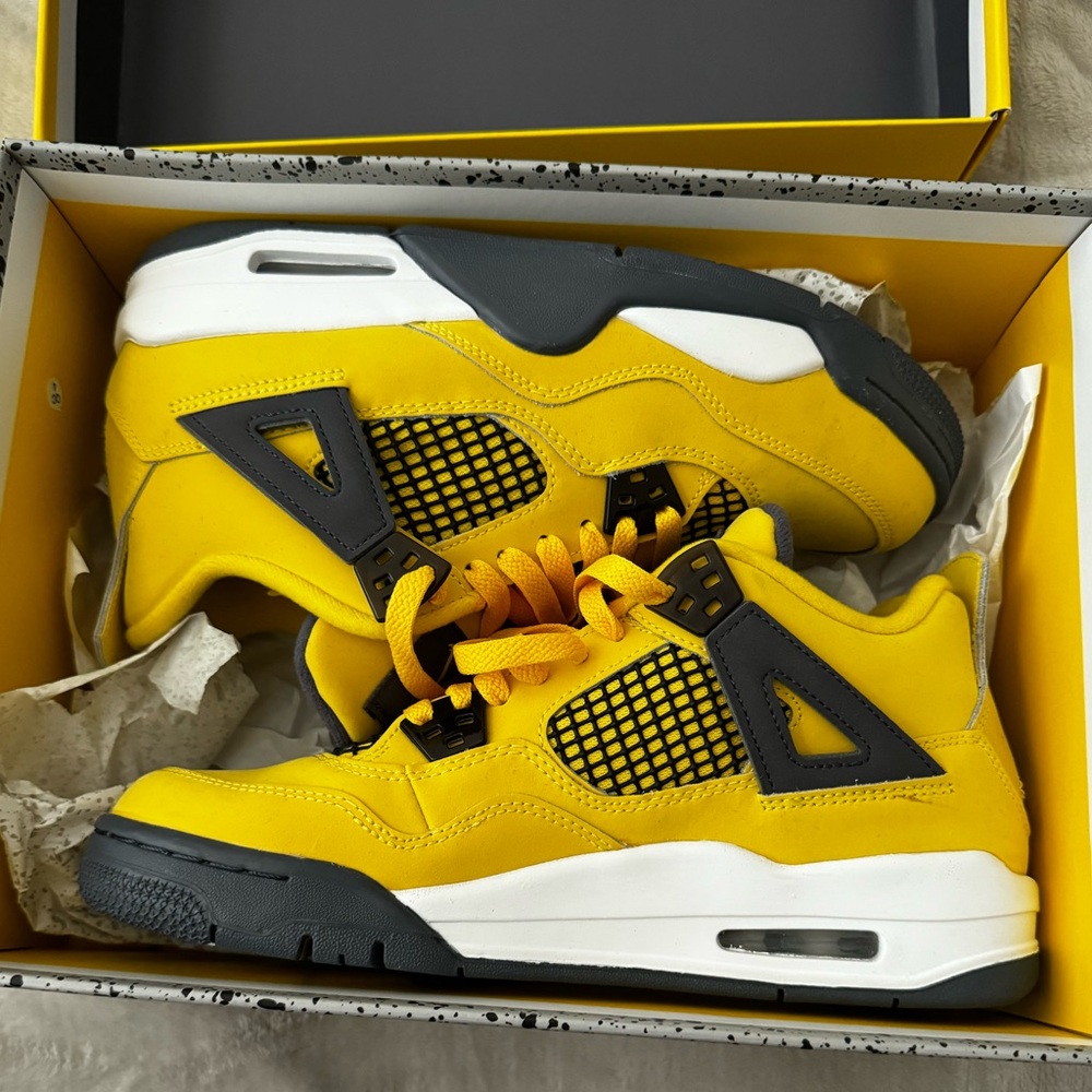 Jordan 4 lightening